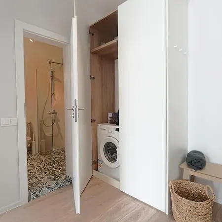 Modern Sunny & Airy Apt In Business Area & Airport Parking Spot Apartament Sofia