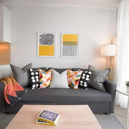 Modern Sunny & Airy Apt In Business Area & Airport Parking Spot Appartement *