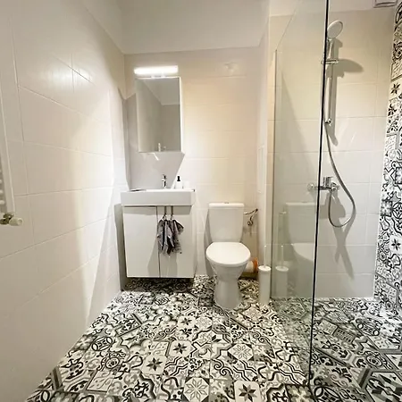 Appartement Modern Sunny & Airy Apt In Business Area & Airport Parking Spot *