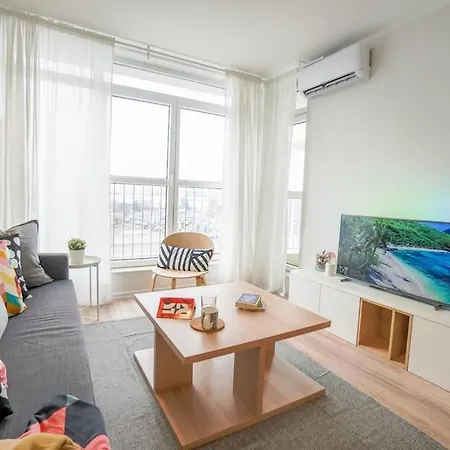 Апартаменты Modern Sunny & Airy Apt In Business Area & Airport Parking Spot София